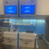 Photo taken at Check-in Aerolíneas Argentinas by Arturo G. on 10/4/2022