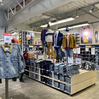 Photo taken at Old Navy by Arturo G. on 10/20/2019