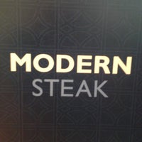 Foto tirada no(a) Modern Steak por Angee S. em 4/27/2013