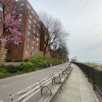 Photo taken at Brooklyn Heights Promenade by Samuel B. on 4/21/2024