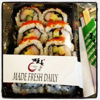 9/30/2012 tarihinde Rachelziyaretçi tarafından Itacho Sushi'de çekilen fotoğraf