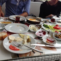 Foto diambil di Bryas Cafe &amp;amp; Restaurant oleh uğur ö. pada 5/10/2013