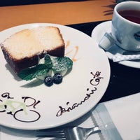 Photo taken at BIANCHI CAFÉ &amp;amp; CYCLES TOKYO by Takase on 4/7/2018