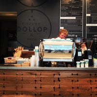 Foto tirada no(a) Dollop Coffee &amp;amp; Tea por Aaron L. em 5/3/2013