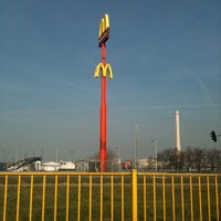 รูปภาพถ่ายที่ McDonald&amp;#39;s โดย Robert K. เมื่อ 3/4/2011