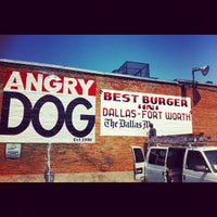 รูปภาพถ่ายที่ Angry Dog โดย Chris v. เมื่อ 6/9/2012