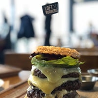 Foto scattata a Loft Burgers da Baxa A. il 12/15/2017