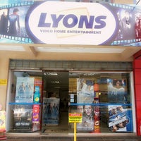 รูปภาพถ่ายที่ Lyons Store โดย Markus C. เมื่อ 9/9/2014