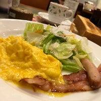 Photo taken at Denny&#39;s by Yoh A. on 4/12/2018