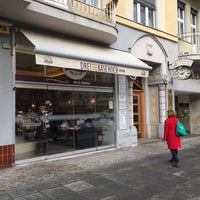 Foto diambil di Café Dreikäsehoch oleh Cornell P. pada 1/20/2016