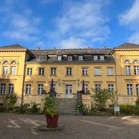 Photo taken at Gutshaus Lichterfelde, Stadtteilzentrum Steglitz by Cornell P. on 10/15/2022