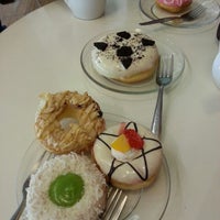 Photo taken at Bapple Donuts by Pom a. on 5/7/2013