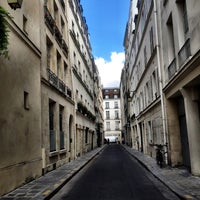 Photo taken at La Suite Paris by Sandrine A. on 8/6/2016