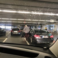 Photo taken at Taxi Stand Brussels Airport by Emmanuel D. on 8/26/2018