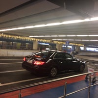 Photo taken at Taxi Stand Brussels Airport by Emmanuel D. on 1/6/2019