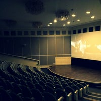 Foto tomada en Angleterre Cinema Lounge  por Dmitriy S. el 9/1/2013