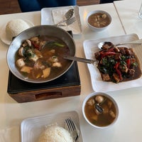 Photo taken at Lacha Somtum Thai Restaurant | ราชาส้มตำ by Nes on 10/13/2022