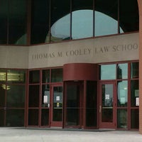 Foto tomada en Cooley Law School - Lansing Campus  por Nayda and Co I. el 1/27/2013