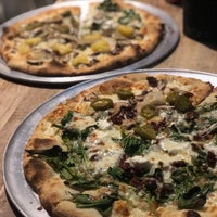 Photo prise au Pizza Moda par Olgu G. le2/16/2019