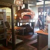 9/5/2015에 bryant j.님이 Providence Pizza에서 찍은 사진