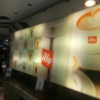 Photo taken at Espressamente Illy by Mina on 1/15/2015