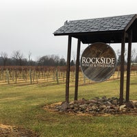 Foto diambil di Rockside Winery &amp;amp; Vineyards oleh Faye O. pada 12/6/2022
