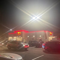 Photo taken at In-N-Out Burger by Jenny T. on 12/13/2023