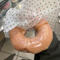 Photo taken at Krispy Kreme Doughnuts by Jenny T. on 2/8/2023