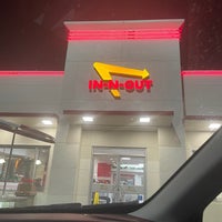 Photo taken at In-N-Out Burger by Jenny T. on 6/12/2023
