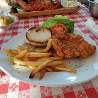 Снимок сделан в Lobster Pot Restaurant пользователем Clint K. 11/23/2018