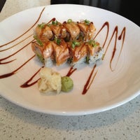Foto tirada no(a) Vine Sushi por Kate K. em 10/20/2012