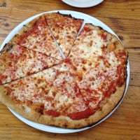 5/24/2014 tarihinde PizzaSnobo p.ziyaretçi tarafından Pizza No. 17'de çekilen fotoğraf