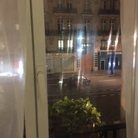 Photo taken at Hôtel Edouard 7 by Natalia E. K. on 6/18/2018