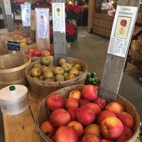Foto tirada no(a) Applecrest Farm Orchards por Rainbeau em 11/29/2017