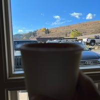 10/7/2021 tarihinde Prateek J.ziyaretçi tarafından Vail Mountain Coffee &amp; Tea Company'de çekilen fotoğraf
