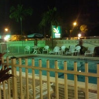 Foto tirada no(a) Quality Inn &amp;amp; Suites Hollywood Boulevard Port Everglades Cruise Port Hotel por Kim B. em 1/6/2013