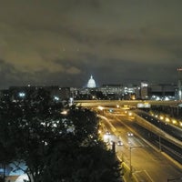 7/31/2018 tarihinde Mohammad H.ziyaretçi tarafından Capitol Skyline Hotel'de çekilen fotoğraf