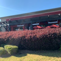 Photo taken at Red Robin Gourmet Burgers and Brews by Richard P. on 5/10/2020