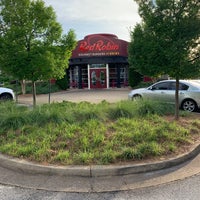 Photo taken at Red Robin Gourmet Burgers and Brews by Richard P. on 6/17/2019