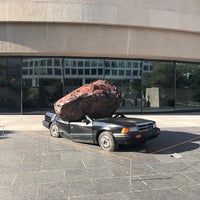 Photo taken at Hirshhorn Museum and Sculpture Garden by Nickolay S. on 7/25/2017