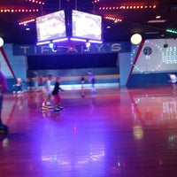 Снимок сделан в SKATE TIFFANY&amp;#39;S! - Roller Skating &amp;amp; Family Fun Center пользователем Dylan W. 2/21/2015