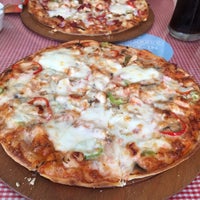 8/17/2015 tarihinde Ekremziyaretçi tarafından Pizza Napoli'de çekilen fotoğraf