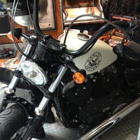 Снимок сделан в Harley-Davidson of NYC пользователем Tezcan İ. 4/13/2013