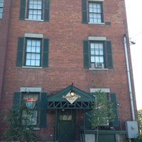 7/23/2013에 Laurel D.님이 Rogues&amp;#39; Harbor Inn, Restaurant &amp;amp; Brewing에서 찍은 사진