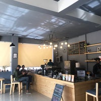 Foto tirada no(a) Half Light Coffee Roasters por Gena K. em 1/20/2019