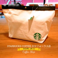 Photo taken at Starbucks Coffee 大分フォーラス店 by Kenji A. on 1/1/2017
