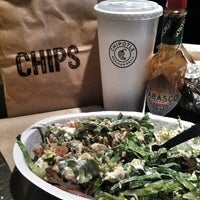 Photo taken at Chipotle Mexican Grill by Bianca 🌙 on 3/19/2013