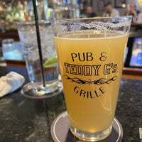 Foto diambil di Teddy Gs Pub &amp;amp; Grille oleh Casey pada 12/10/2022