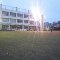 Photo taken at 目黒区立向原小学校 by Issei T. on 3/31/2013