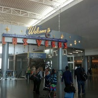 Foto diambil di &amp;quot;Welcome to Las Vegas&amp;quot; Sign oleh Allie R. pada 8/12/2013